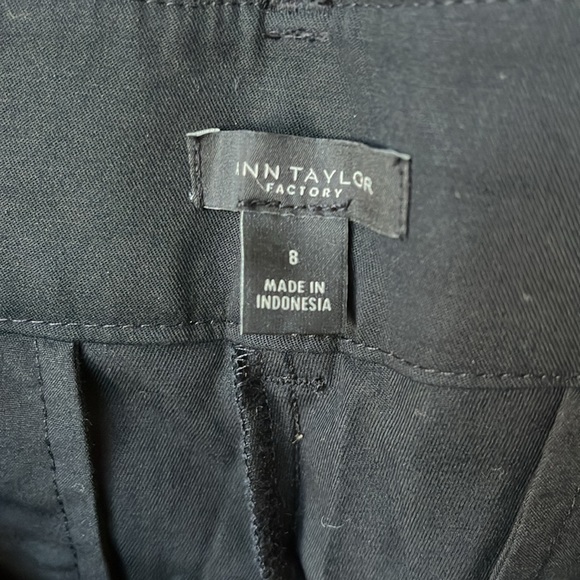 New never used black Ann Taylor Signature shorts - Picture 4 of 4